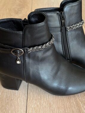 Forever 21 Black Ankle Boots Rhinestone Buckle Block Heel Booties Women’s